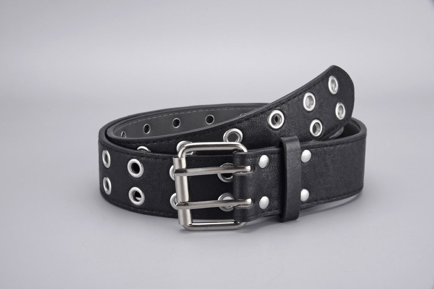 Double-row hole belt ins belt female style hip-hop hollow fashion punk belt decoration.