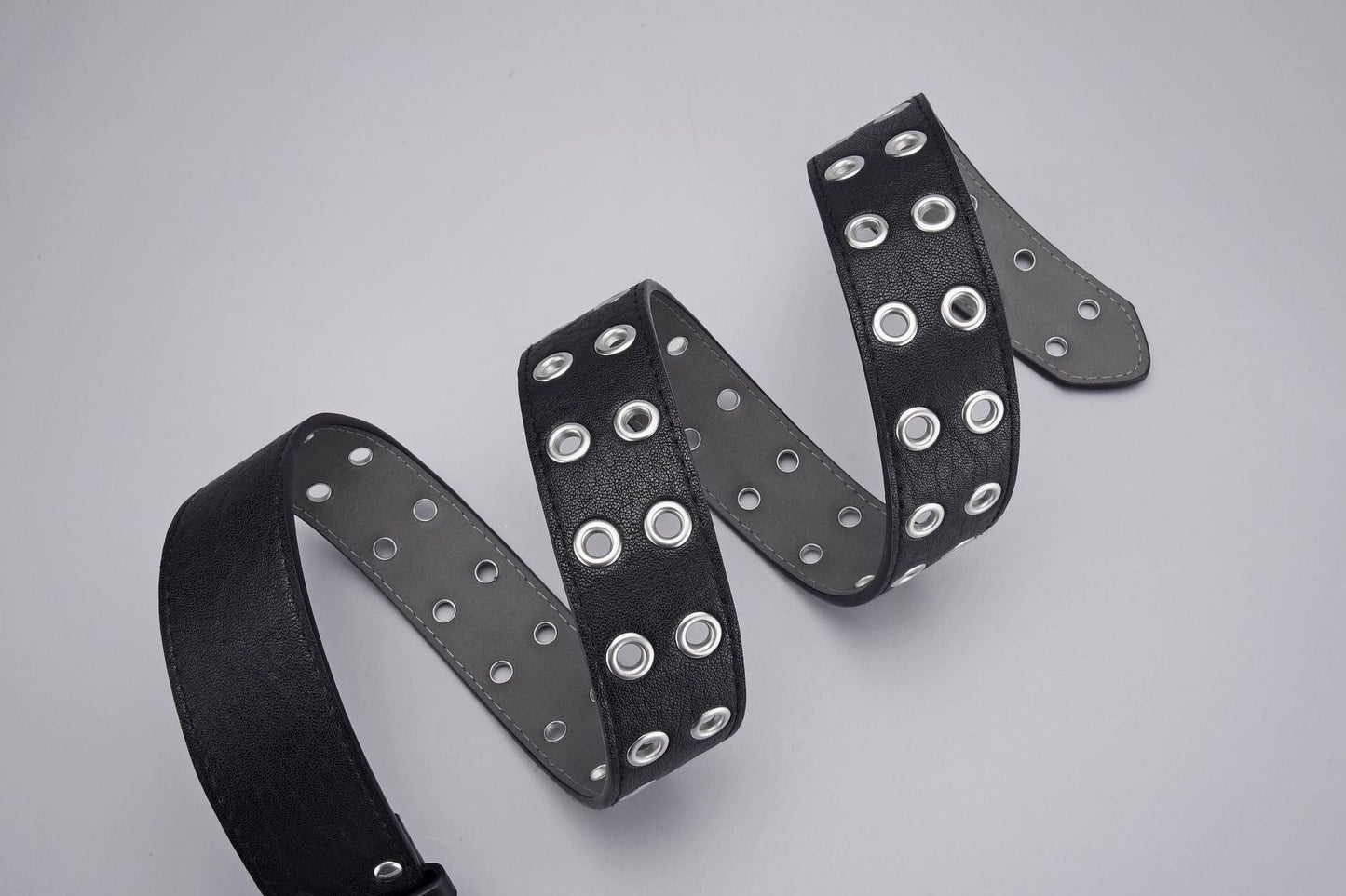 Double-row hole belt ins belt female style hip-hop hollow fashion punk belt decoration.