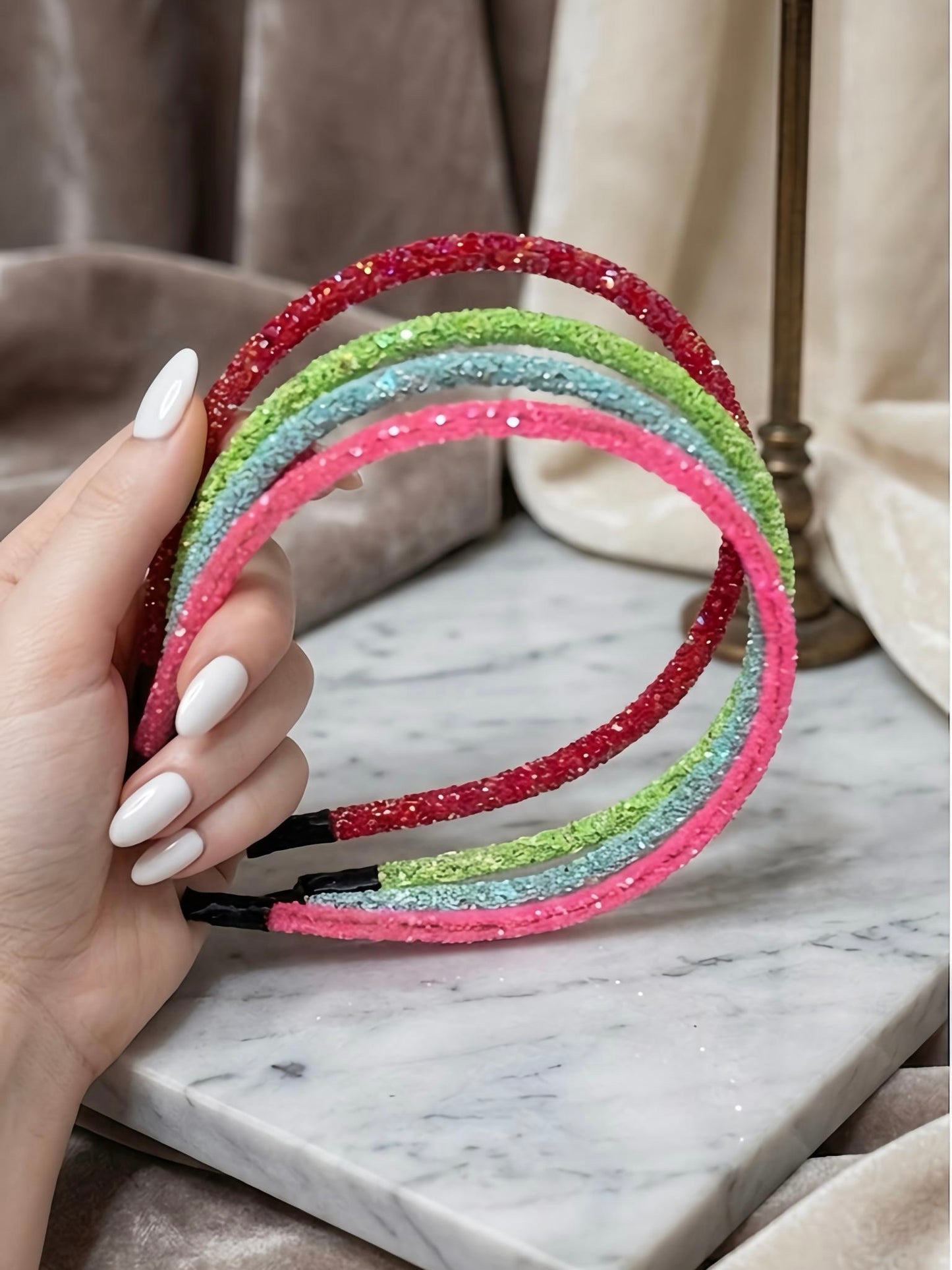 Glittery beaded slim headband.