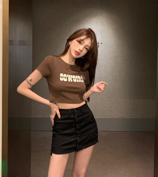 American retro hot girl short-sleeved t-shirt women's summer self-cultivation slim high waist navel short top.